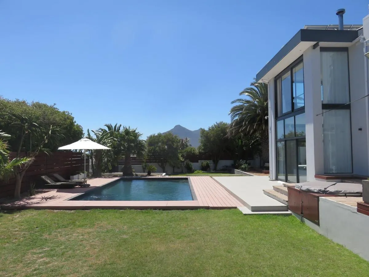 Cape White Villa Crawley