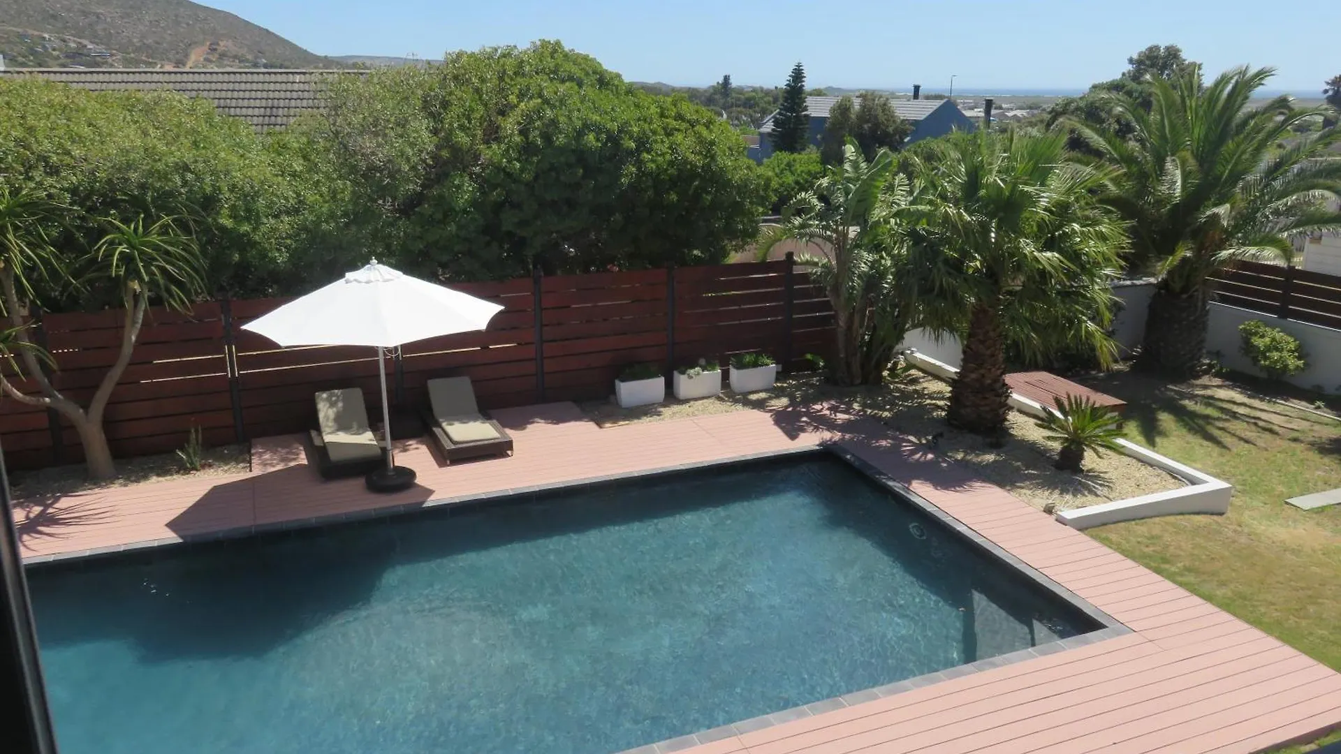Cape White Villa Crawley