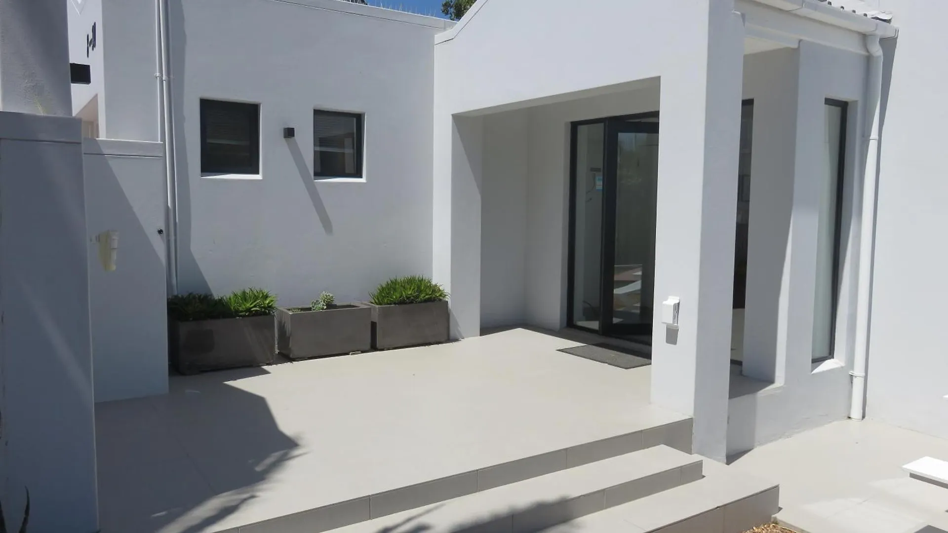 Cape White Villa Crawley 0*,