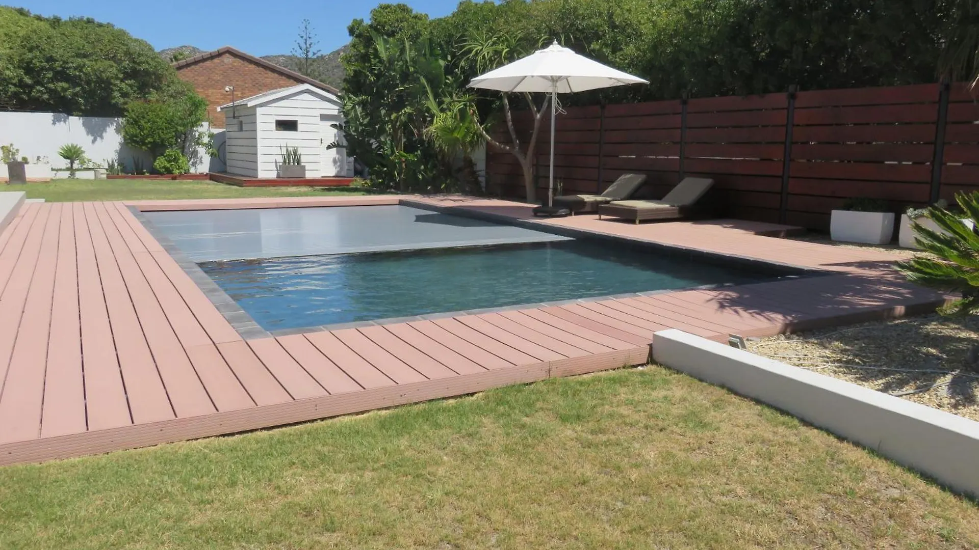Cape White Villa Crawley