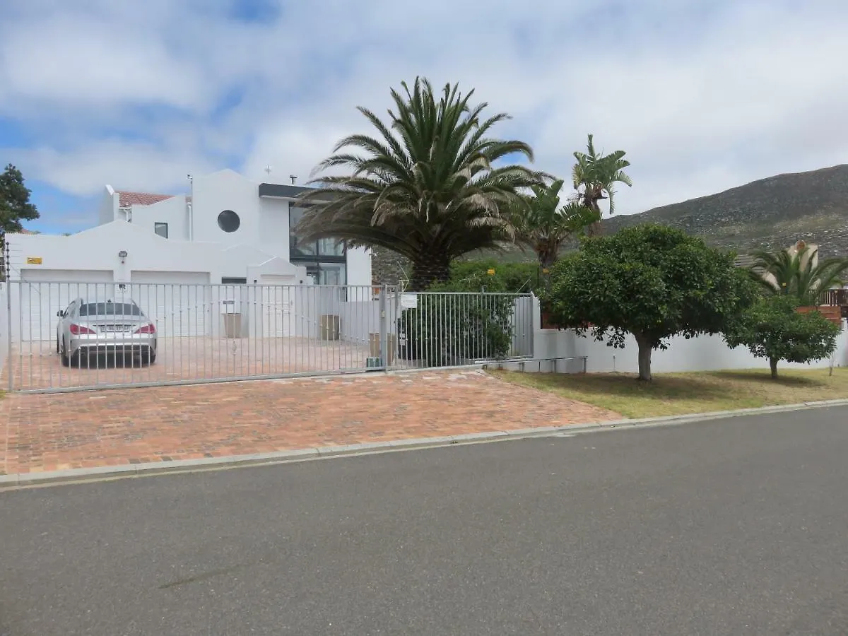 Cape White Villa Crawley