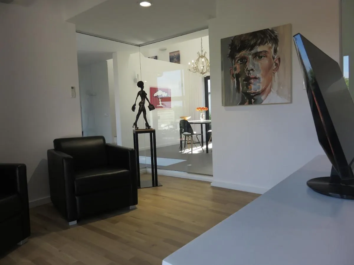 Cape White Villa Crawley