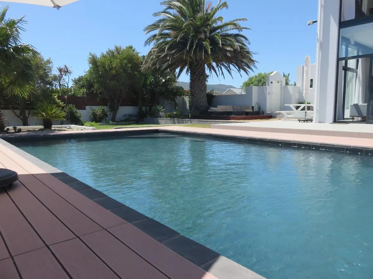 Cape White Villa Crawley