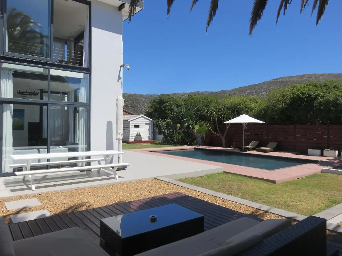Cape White Villa Crawley 0*,