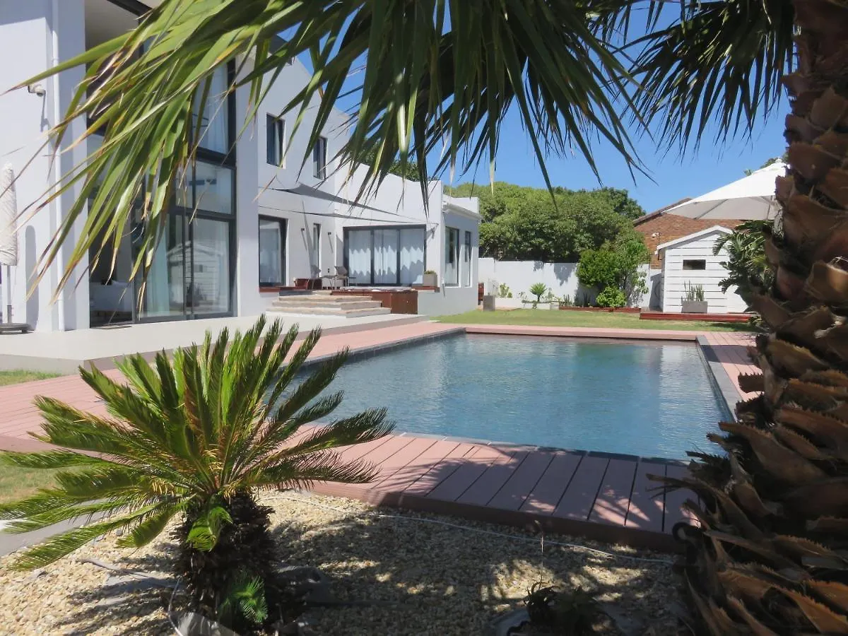 Cape White Villa Crawley