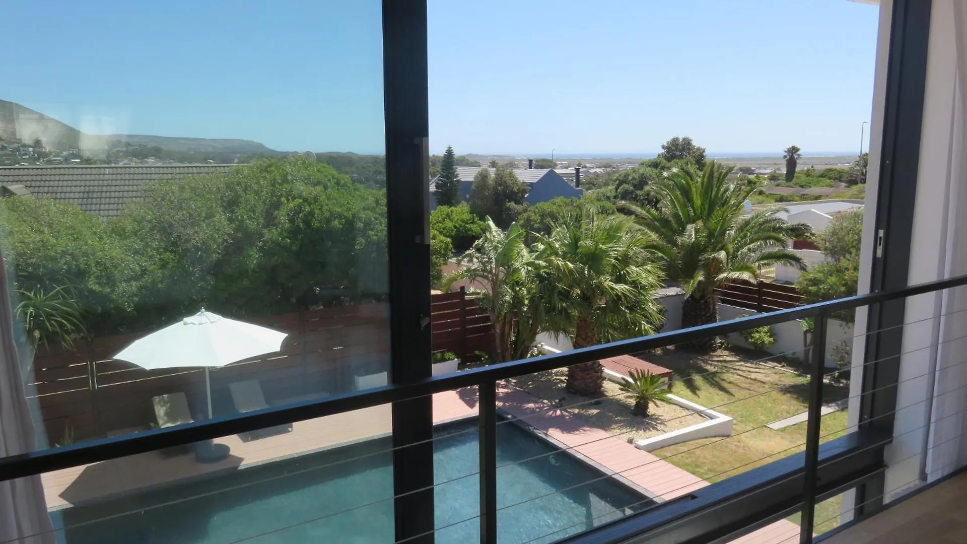 Cape White Villa Crawley