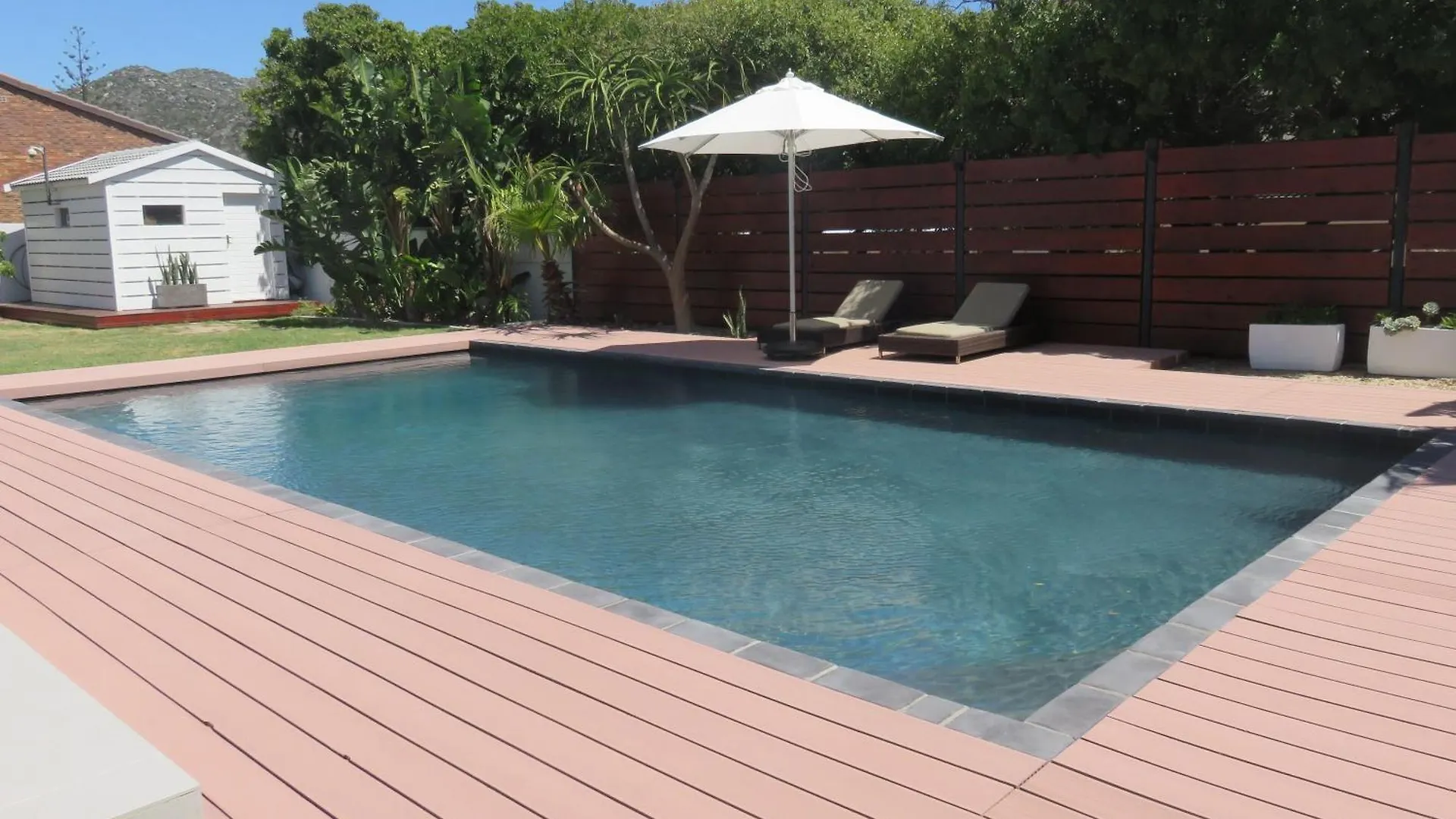 Cape White Villa Crawley