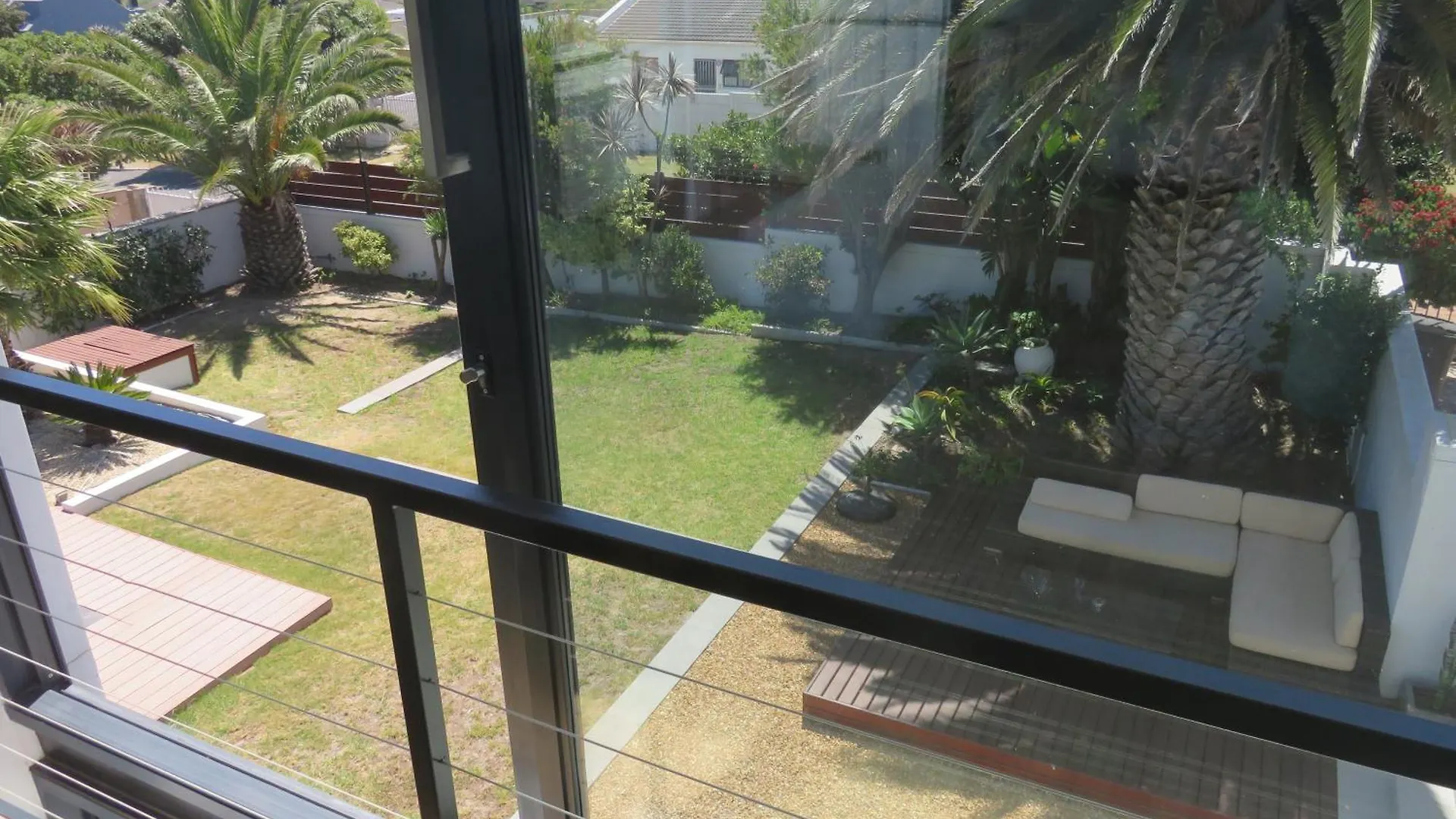 Cape White Villa Crawley