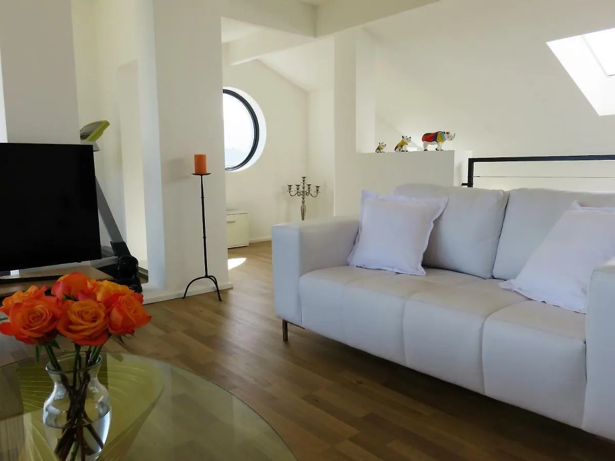 Cape White Villa Crawley